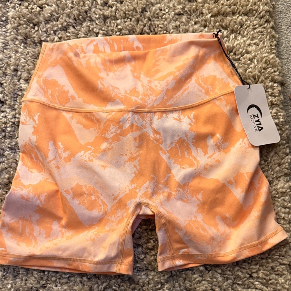 ZYIA Active Orange Cream Confluence Shorts 🩳